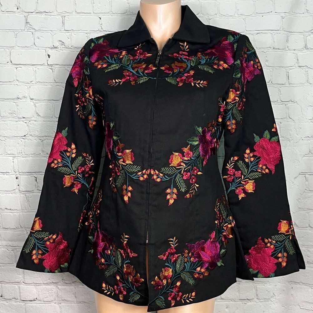 Spirit By Coldwater Creek Embroidered Tailored Professional Looking Jacket